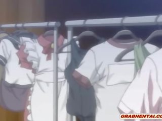 Esclavitud hentai enfermera con arcadas chupando putz y deglución corrida